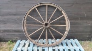 Duże koło od bryczki konnej powozu - ozdoba domu, działki, ogrodu