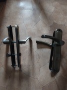 Klamki szyldy do drzwi 