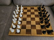 Szachy tueniejowe + szachownica pudelko drewniane