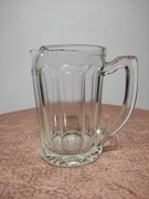 Szklany masywny dzbanek