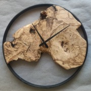 Drewniany zegar ścienny. Drewno Oliwne 35 cm