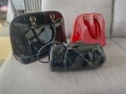 Trzy torebki z błyszczącej lakierowanej skóry