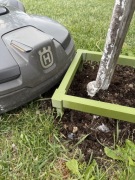 Płotek Obrzeże do robota koszącego do drzewek