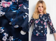 Granatowa bluzka w kwiaty z falbankami Orsay 34 XS