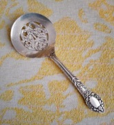 Antyk lata 30te posrebrzana ażurowa łyżka bonbon do łakoci wzór Old South.S