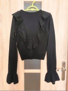 323. Czarny krótki sweterek z falbankami rozmiar S/M