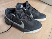 Używane NIKE TEAM HUSTLE CW6735 004 w rozmiarze 36