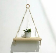 Półka ścienna wisząca BOHO z drewna sosnowego i sznurka bawełnianego