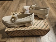 Półbuty beżowe, Loafersy DeeZee, 