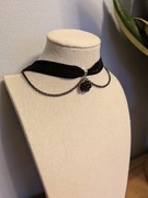 Aksamitny Choker z różą 