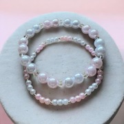Bransoletka z perełkami – delikatna, elegancka, różowo-biała