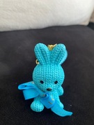 Brelok do kluczy breloczek królik króliczek niebieski z żywicy