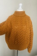 Sweter na drutach