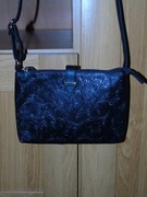 Mała czarna zdobiona torebka