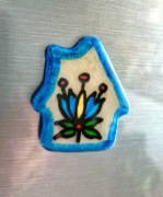 Magnes na lodówkę „Domek Kaszuby” – ręcznie malowany, unikatowy