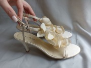 Gatuzo sandałki satyna skóra kremowe szpilka 38 kwiaty ślub