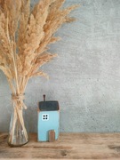 Drewniany domek niebieski dekoracja