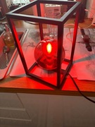 Lampa ciekawy design z  czerwonym światłem
