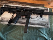 Replika pistoletu maszynowego Nemesis X9 - czarna