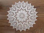 SERWETKA WYKONANA  NA SZYDEŁKU śr 26 cm (1) 