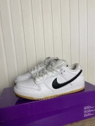 Buty Nike SB Dunk Low White Gum skóra org 40