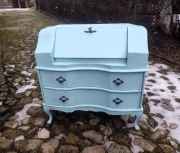 Drewniany sekretarzyk w stylu ludwikowskim