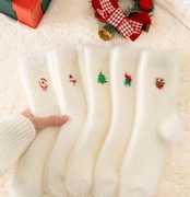 Świąteczne puszyste skarpetki – białe, miękkie, różne motywy 29-30