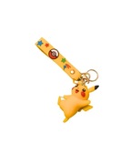 Breloczek Pikachu leżący. Żółta zawieszka Pokémon do kluczy lub plecaka