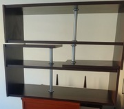 Półki wiszące w ciemnym brązowym kolorze 