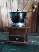 Stary drewniany młynek do kawy Tajwański