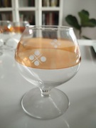 Kieliszki do koniaku, złoty pasek ze zdobieniem,  cena za 1 szt.