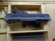 Lokomotywa SNCF 70000, wagony i tory.