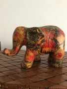 Stara figura słonia z papier marche.