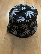 Bucket z liśćmi czapka czarna