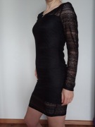 Czarna koronkowa sukienka 