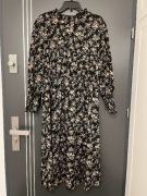 Shein Curve sukienka modny wzór kwiaty kwiecista hit blog roz.42 