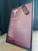Grafika Tesla Model S Plaid A4 ramka szkło dla fana motoryzacji