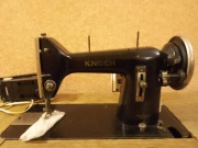 Zabytkowa maszyna do szycia marki KNOCH