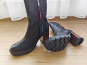 Czarne botki na brązowym obcasie WOJAS 