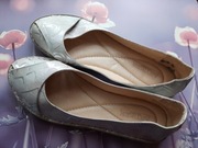 Eleganckie sandały skórzane ARTIKER na koturnie, rozmiar 39