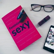 "Feminizm jest sexy" J. K. Armstrong, H. Wood