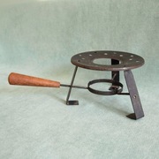 Antyk trójnóg stojak dla kociołka z rączką, metalowa podstawa 