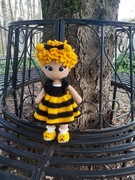 Lalka pszczółka na szydełku
