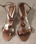 Sliczne biżuteryjne sandalki