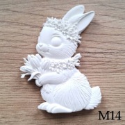 Pani królik z bukietem tulipanów figurka do malowania dla dzieci z masy