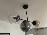 LAMPA SUFITOWA WISZĄCA CZARNY ŻYRANDOL SZKLANE KULE POTRÓJNA KOLOROWA LOFT