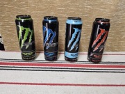 60 puszek po napojach Monster