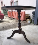 Stylowy stolik okrągły 60 cm czarny ludwikowski z litego drewna 78276