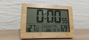 Cyfrowy zegar radiowy z bambusową ramką