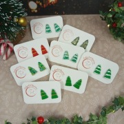 Kolczyki świąteczne małe sztyfty choinki. Rękodzieło.